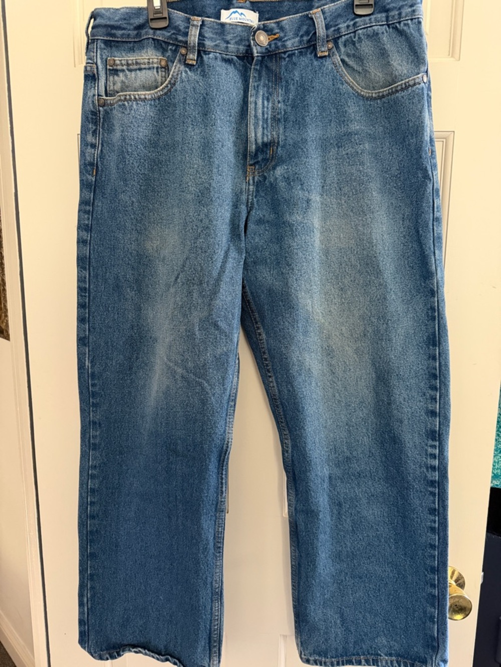 Relaxed Fit Men’s Jeans in Mid Blue